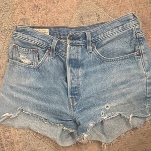 Levi’s 501 shorts 28